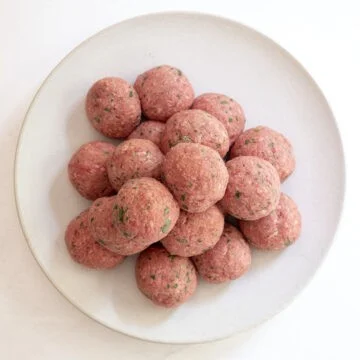 Raw meatballs on a plate.
