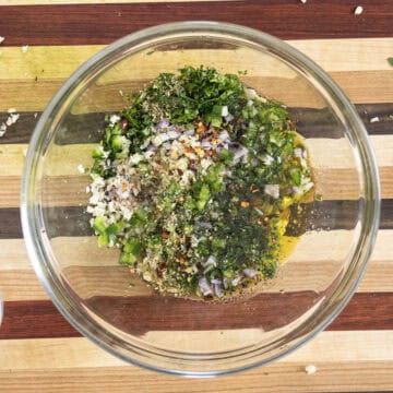 Parsley, shallots, jalapeno, and garlic with added seasonings and olive oil.