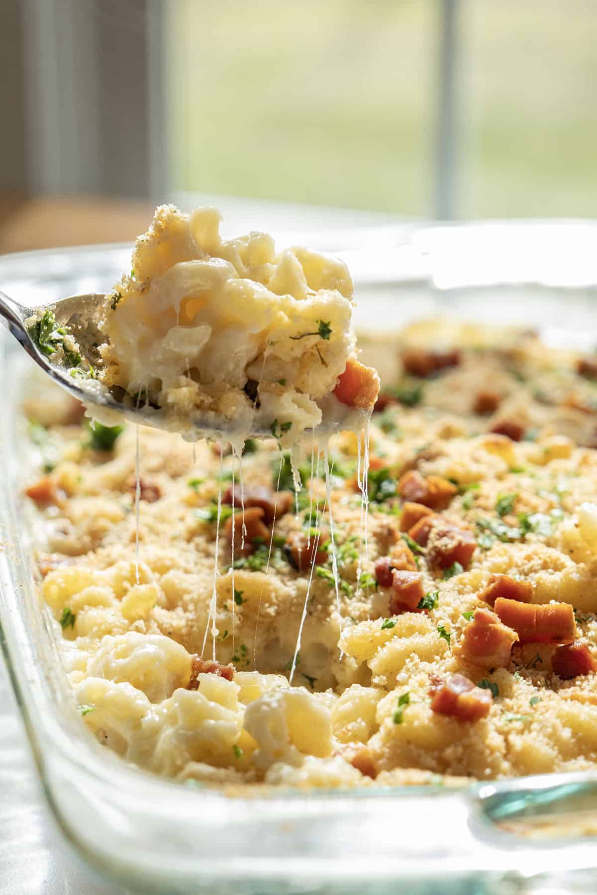 Italian mac and cheese cheese pull