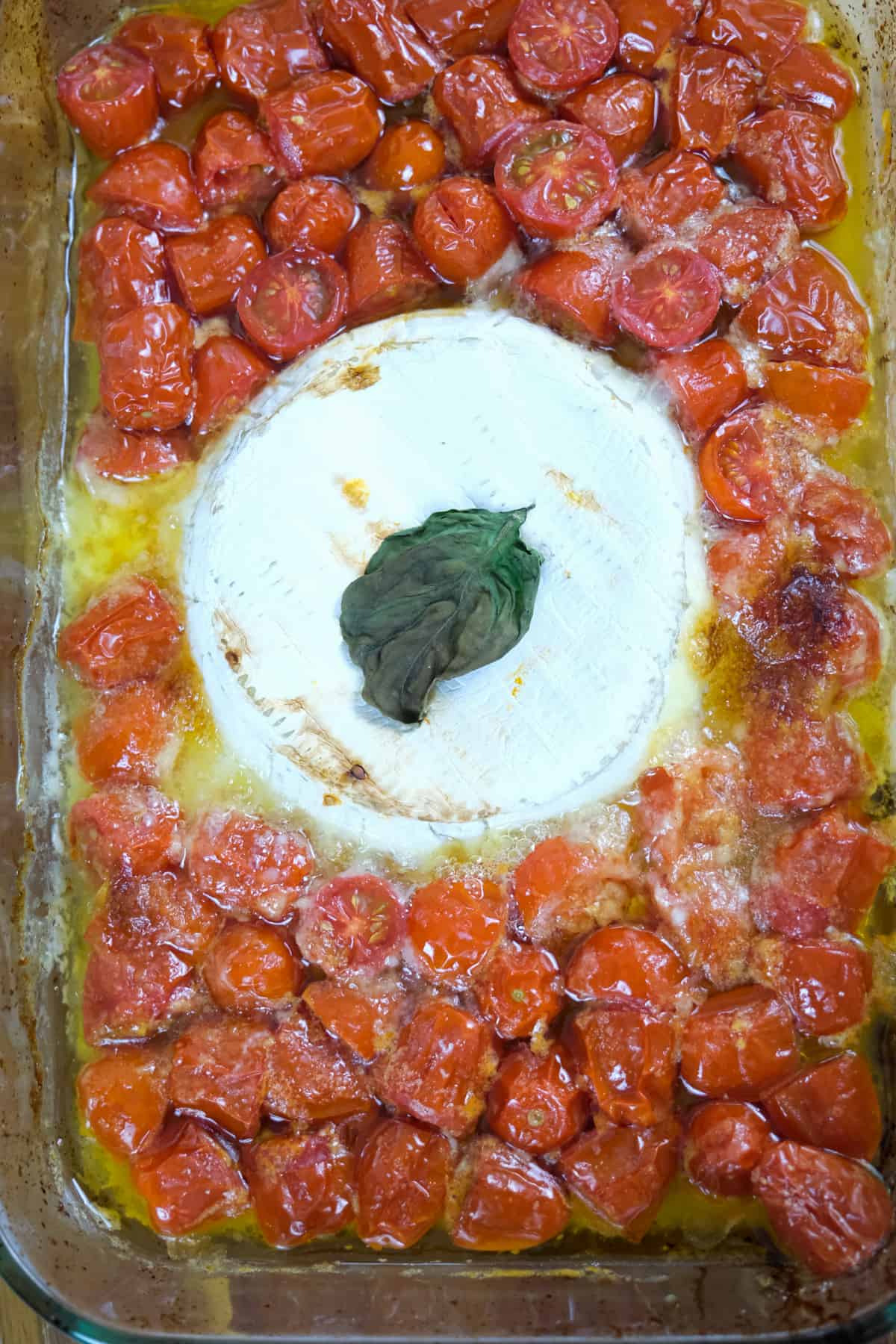 baked brie with roasted cherry tomatoes