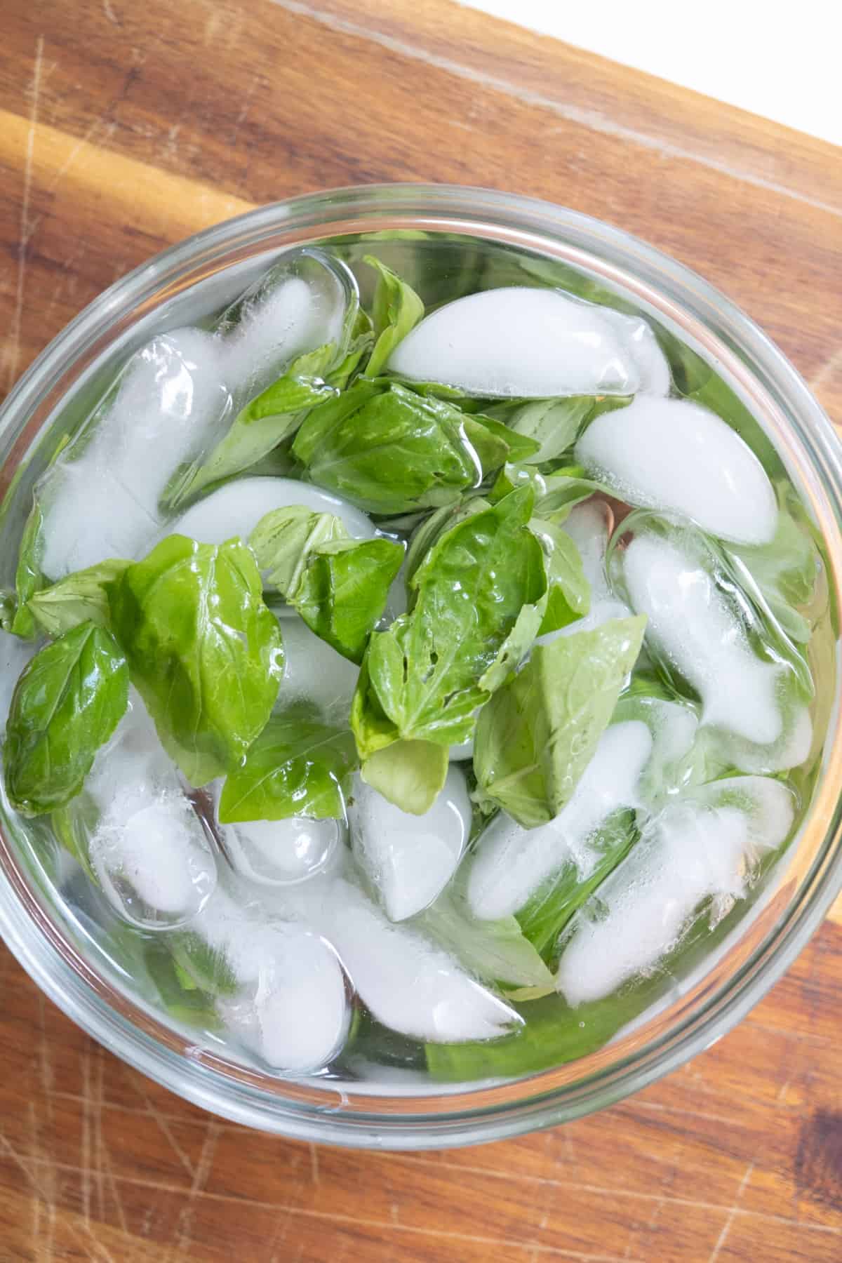 Basil in an ice bath to prevent browning