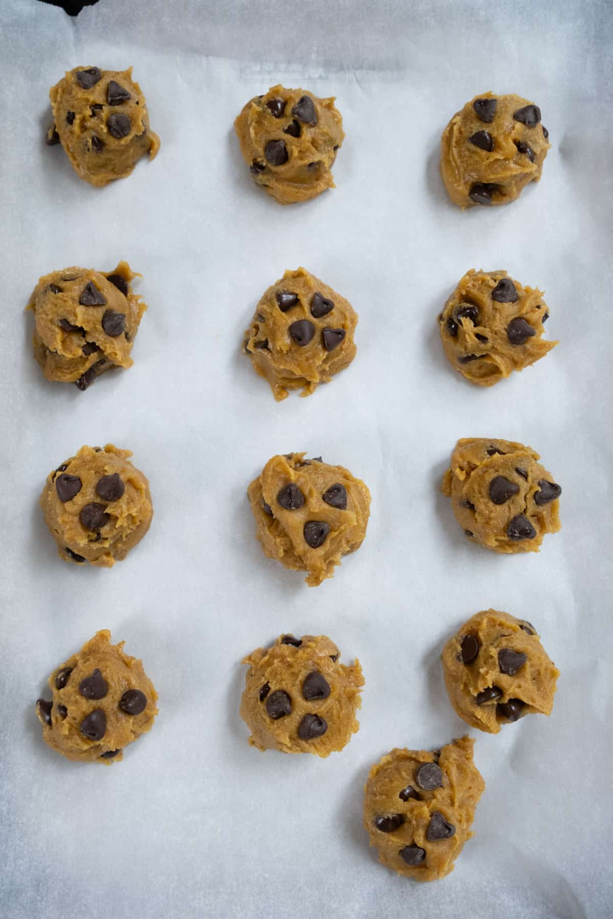tray of uncooked chocolate chip cookies