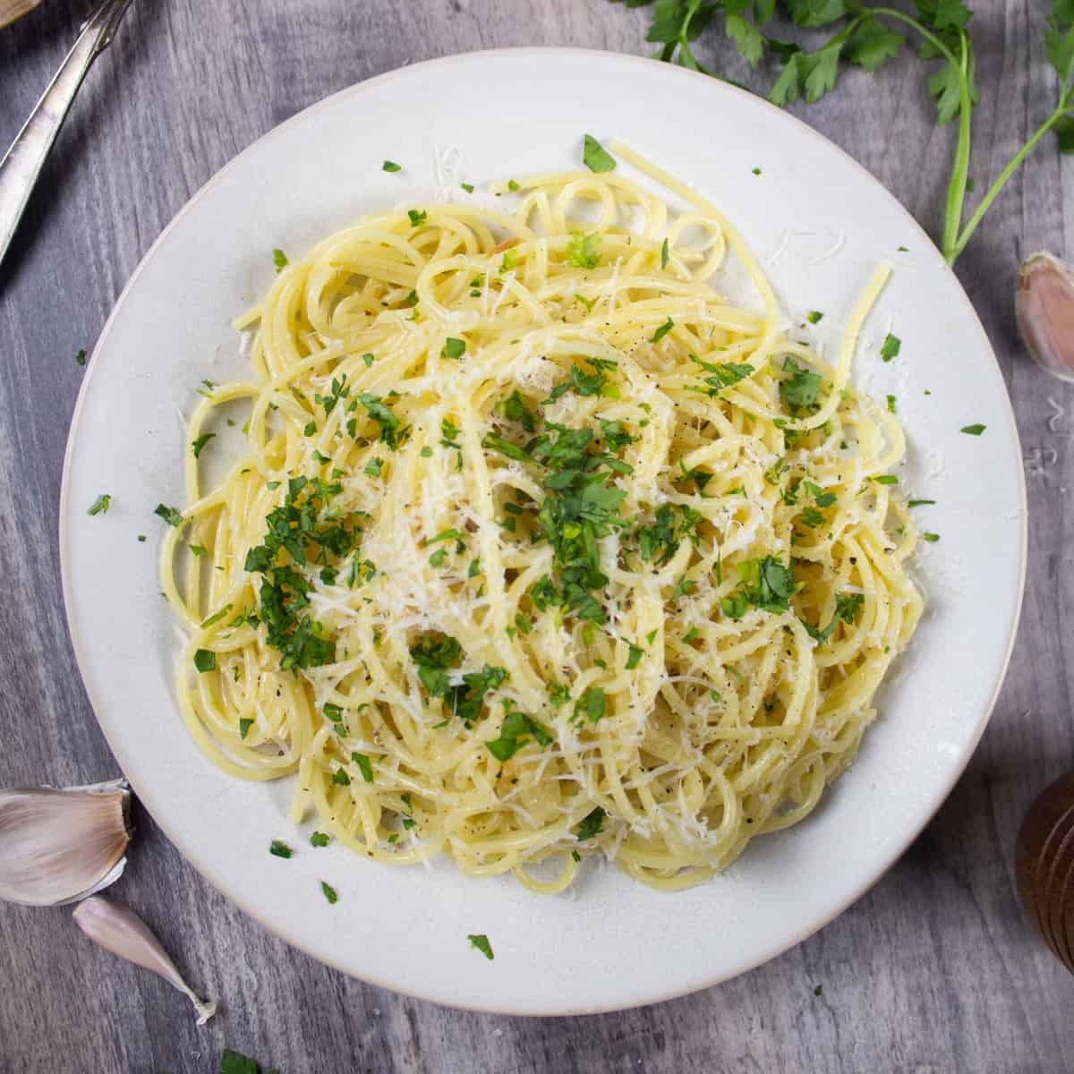 15-Minute Spaghetti with Garlic and Oil