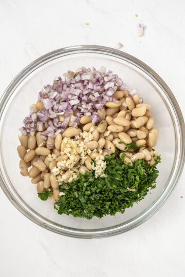 cannellini beans, shallots, garlic, and parsley combined.