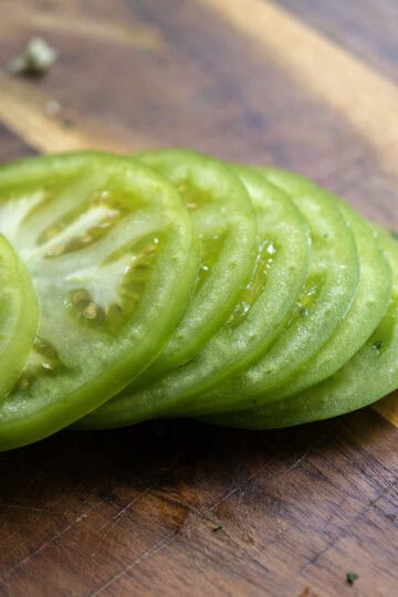sliced green tomatoes