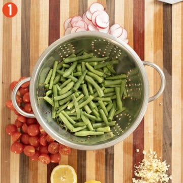 Green beans prepped and halved.