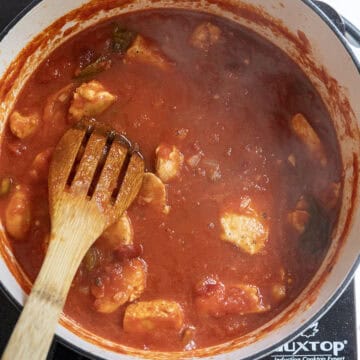 Simmering chick in tomato sauce