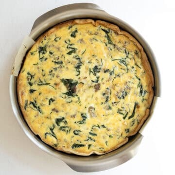 Baked quiche in the pan.