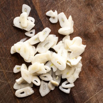 Garlic sliced thin.