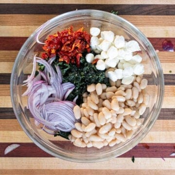 Chopped kale with cannellini beans, mozzarella, sundried tomatoes, and red onion.