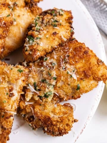 Air fried chicken in a garlic sauce.