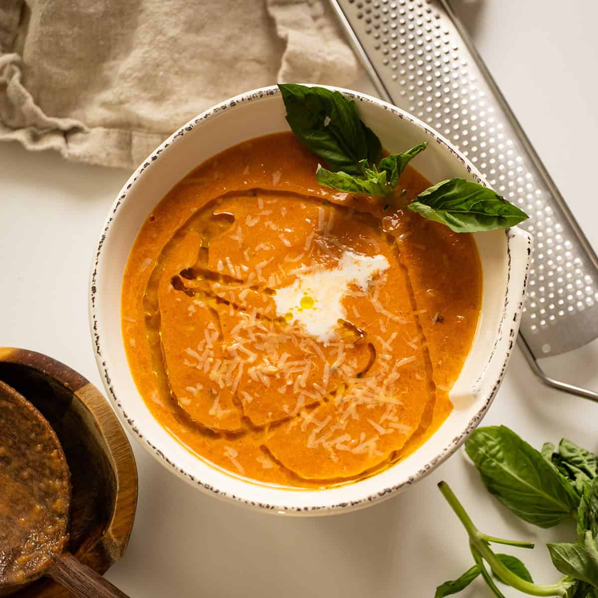 Creamy Roasted Garlic and Tomato Soup