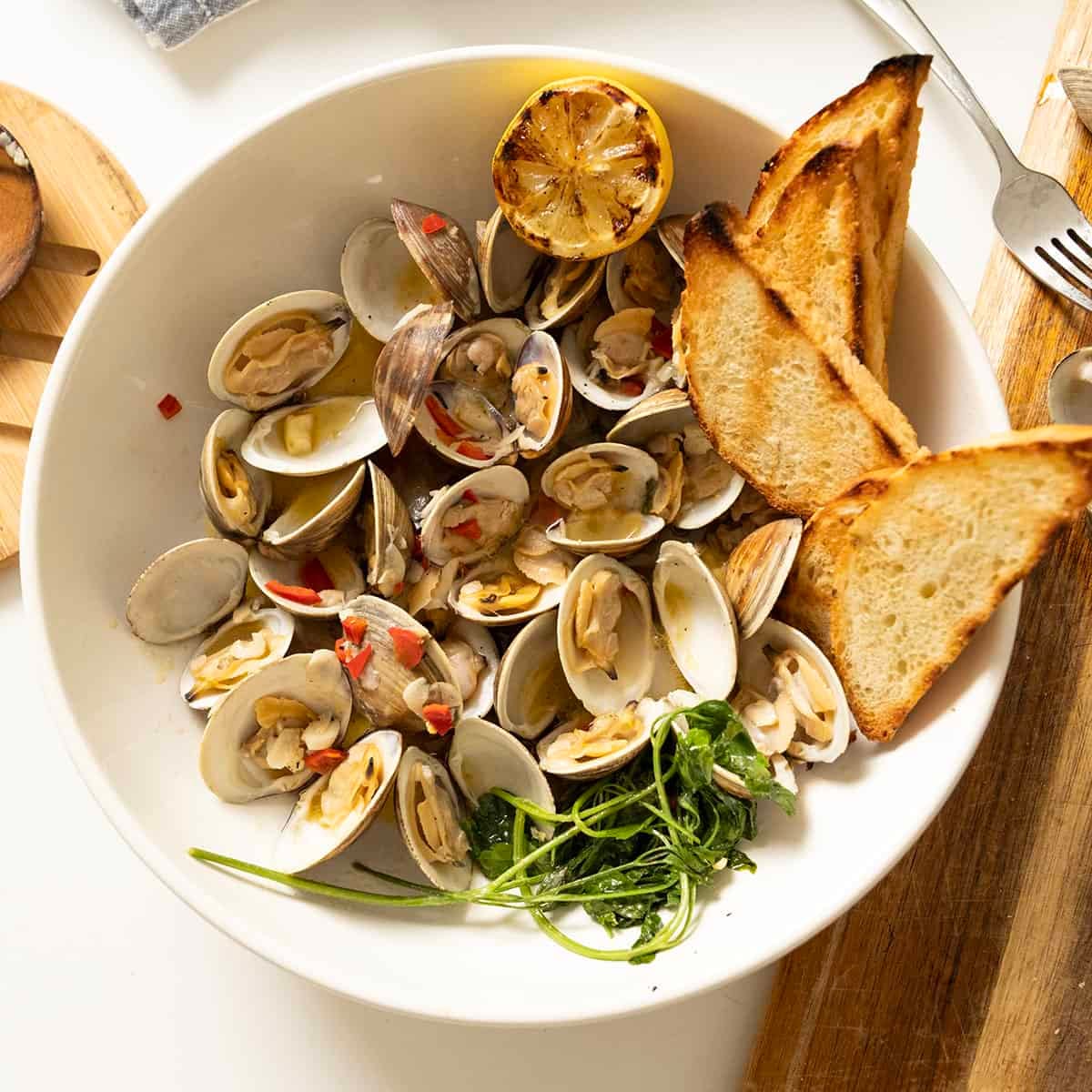 Grilled Clams with White Wine Sauce