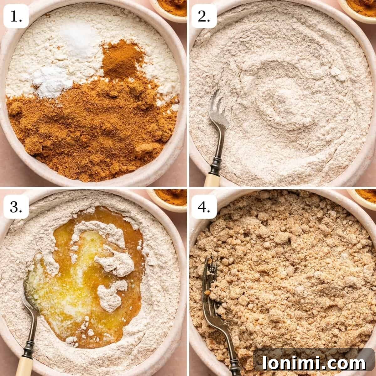 Pratik Glutensiz Çilekli Crumble 5 numbered step by step photos showing how to make the topping