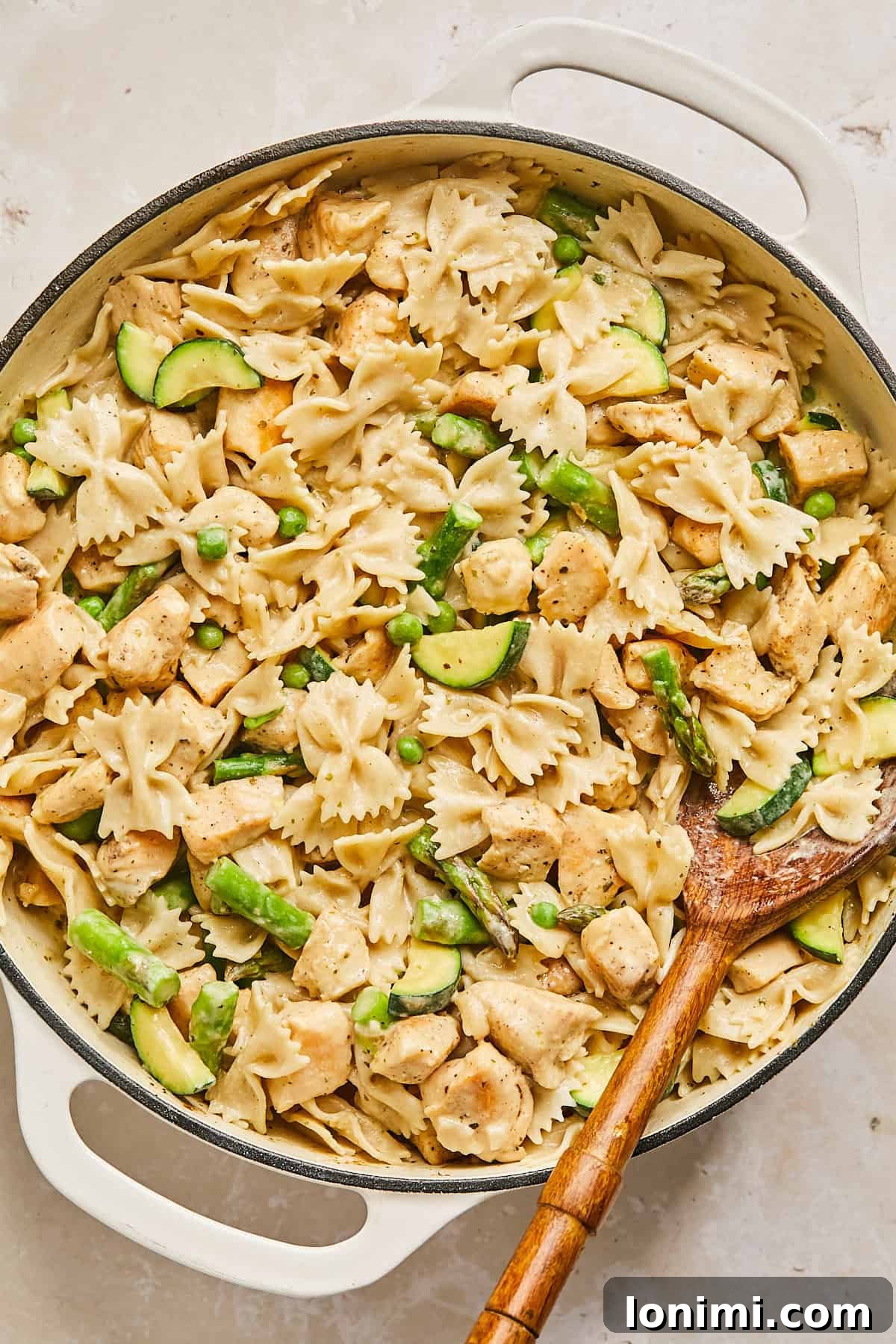 a pot of pasta, chicken and veggies